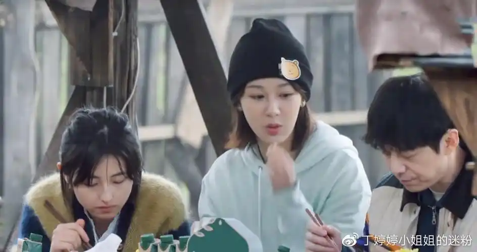 张艺兴给杨紫一根烤肠,成了她的念想,总想再吃一根却吃不到