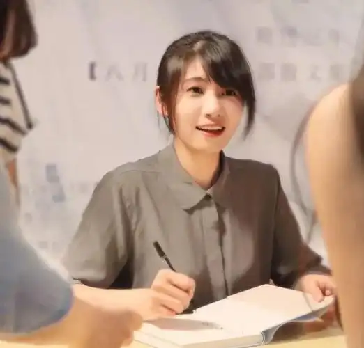 《这么多年》根据作家八月长安同名小说改编,八月长安原名刘婉荟,曾经