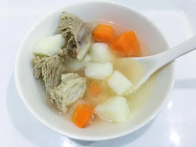 胡萝卜淮山排骨汤