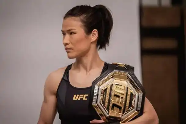 张伟丽被ko拿到99万元,职业生涯总奖金472万|ufc|拳击|罗斯|金腰带