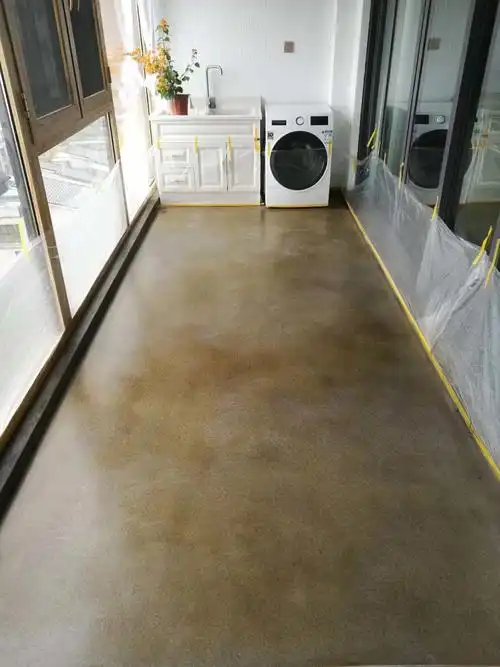 清水混凝土,这两种就是适合室内地面装饰的地坪漆材料,环氧地坪漆多