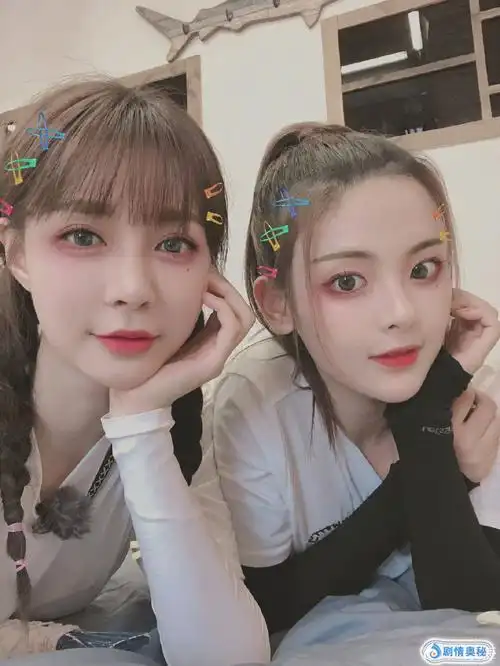 沈梦辰晒与杨超越"回村"合影,网红滤镜又毁掉了杨超越