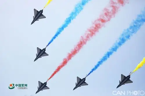 阅兵视觉丨战机轰鸣 近距离看飞机