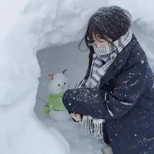 冬日雪景女生头像.嘿 你那里下雪了吗～#想看看大家拍的雪 # - 抖音