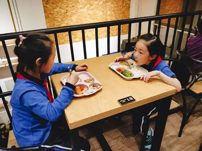 和好朋友面对面吃饭,真开心