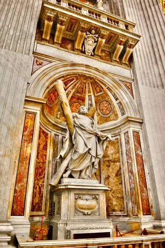 写美篇圣安德列雕像,圣安德列是圣彼得的胞弟,他选择了钉在x形十字架