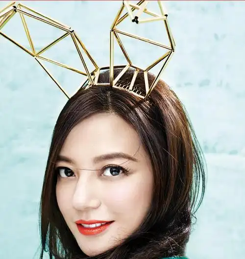 赵薇橘色系彩妆春意盎然 头戴兔耳朵萌萌哒