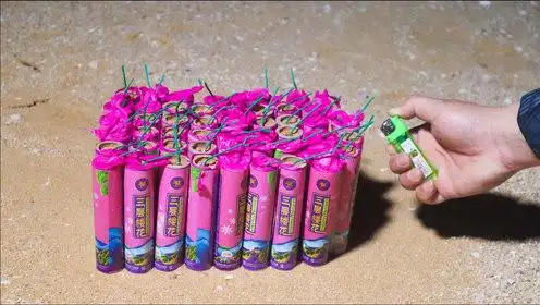 测试:同时点燃50个三层楼"烟花",会是什么场面?