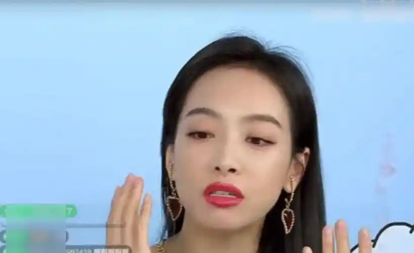 原创宋茜亮相品牌直播间近距离镜头下这颜值确定不是开玩笑