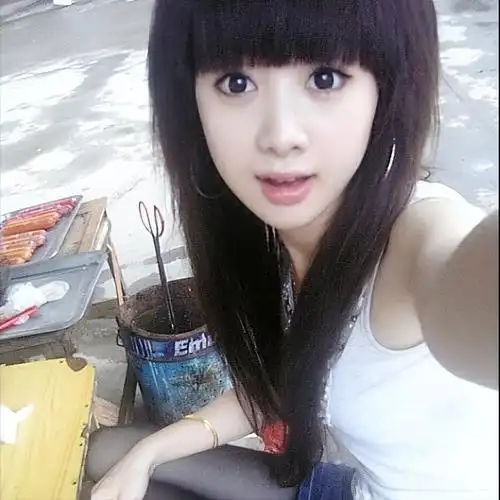 很多人看着这照片好看就做头像了,一传十十传百,就这样程琳也开启了