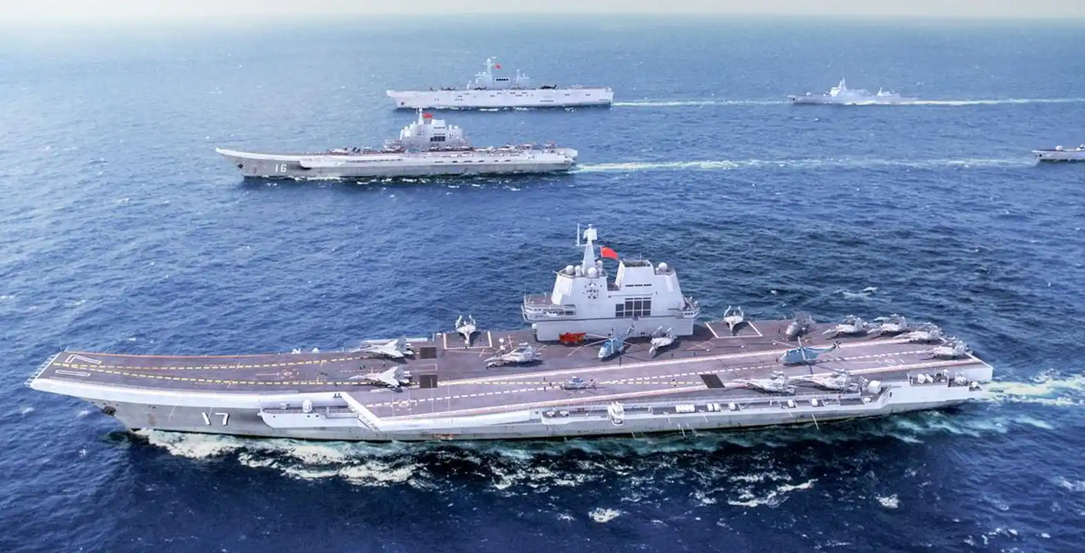 在黄海进行军事演习期间,美国,加拿大和韩国的舰队忽然面临来自后方的