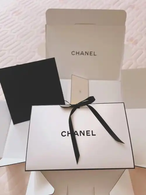 香奈儿彩妆开箱礼盒