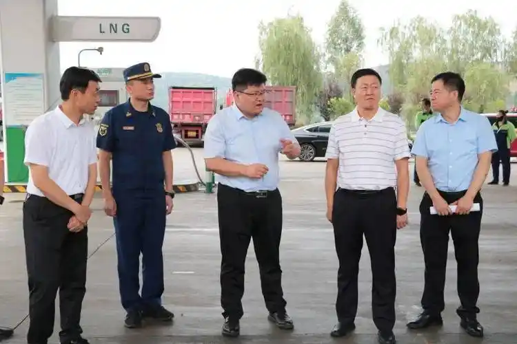 彬州市04▲兴平市副市长王维带队深入辖区餐饮场所及夜市摊点开展燃气