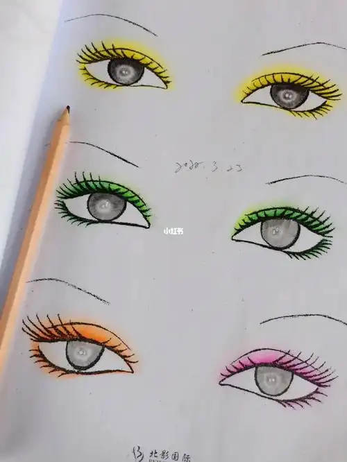 今天是学习化妆的第二天,在练习纸上眼影,刚开始觉得掌控颜色和形状好