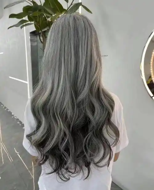 中年女人白发多?劝你试试这5个发型,减龄提气质,洋气十足!