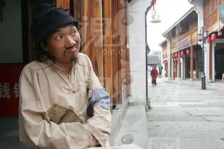 第一章   阿q的一生所爱——吴妈   《阿q正传》结尾里,鲁老爷子是