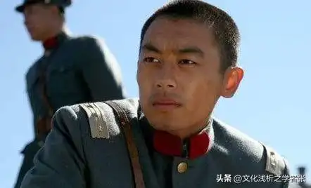 当朱亚文第一次来到《闯关东》剧组时,刚把精心准备的简历递给副导演