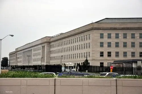 五角大楼(the pentagon),又称五角大厦,位于美国华盛顿特区西南方的