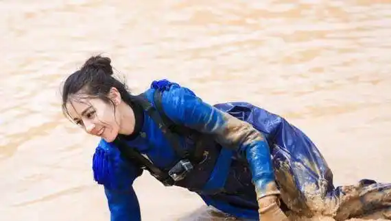 不过,更让很多网友刮目相看的是热巴最近在《奔跑吧》当中的表现,她和