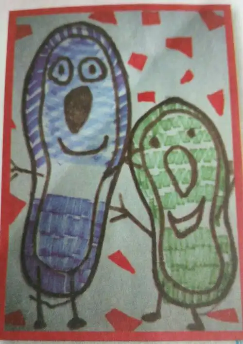 下面给大家展示我们中班小朋友自己的鞋印画