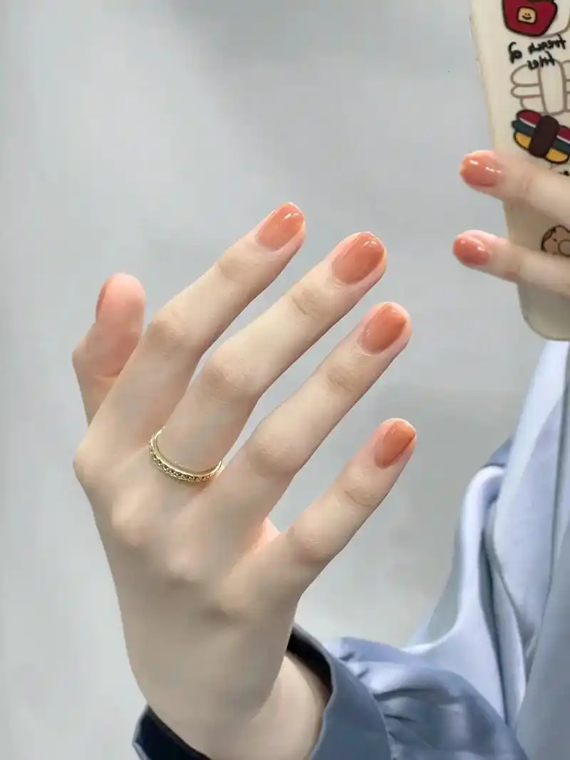 奶橘色美甲简直少女感爆棚呀!#夏日美甲 #抖音网红美甲 #文 - 抖音