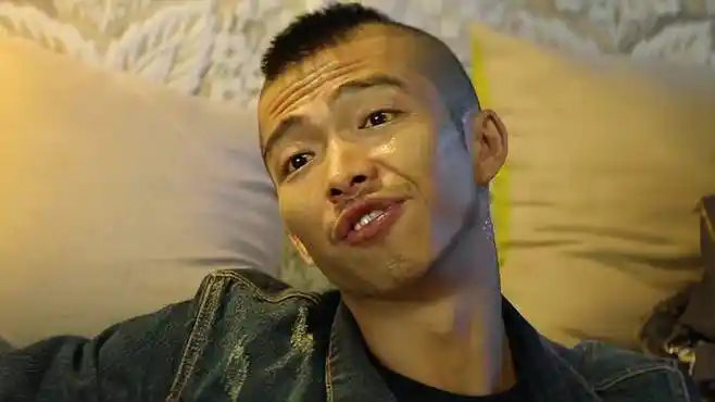 无名之辈:小黄毛,这个怕是有点痛哦?-影视综视频-搜狐视频