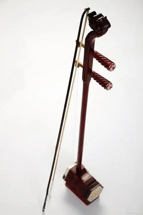 板胡和二胡的区别板胡和二胡都是中国传统的拉弦乐器,它们的外形和