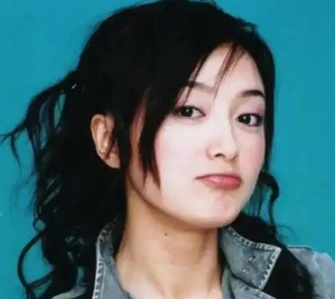 秦岚自曝学生时代收情书收到手软看到旧照网友彻底沦陷了