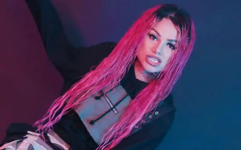 说唱mv重磅推荐超酷快嘴女rappersnowthaproduct单曲onmyshitfree