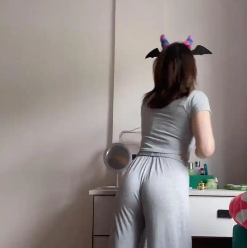 天天在家好无聊,化个妆,出门逛街去