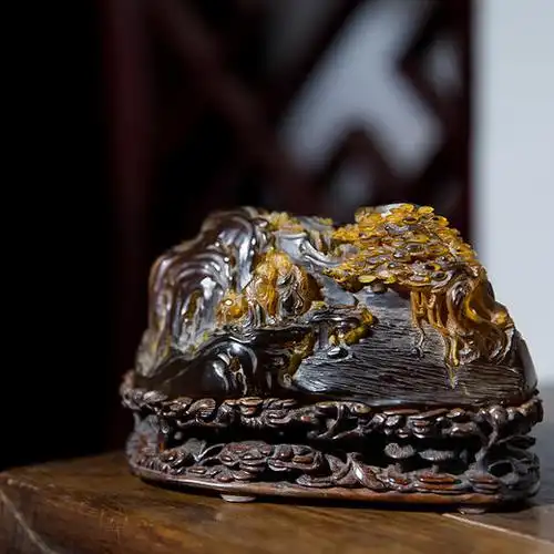 清琥珀观沧海人物山子摆件