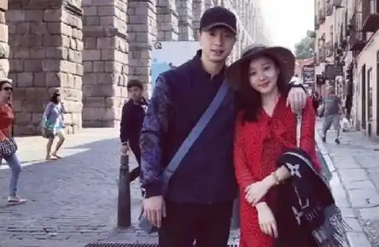 马龙:泪目!她是龙队四战奥运的功臣?龙嫂负重前行成全龙队热爱