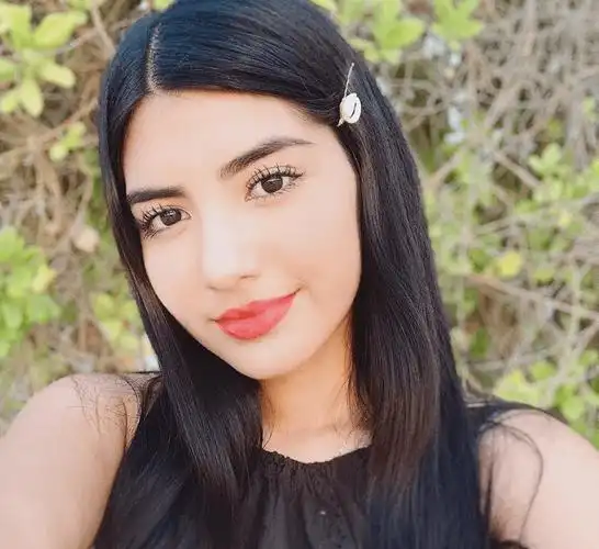 墨西哥少女中的"萝莉风"多元素裙类穿搭遮肉显高挑_女人_风格_苏梅尔