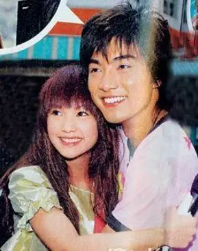 李荣浩承认恋情 揭女友杨丞琳情史前男友众多曾被曝劈腿