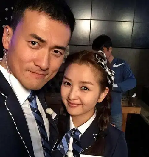 离婚7年,何洁被内娱甩,带三子不容易,赫子铭更惨!