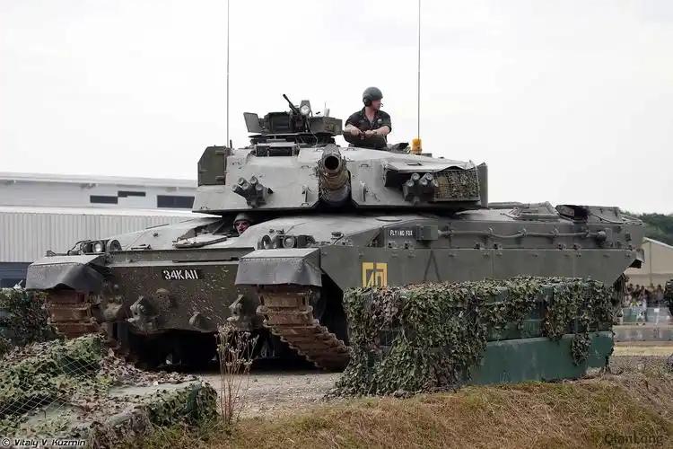 英国博文顿坦克博物馆举行庆祝活动挑战者化身威震天出场6