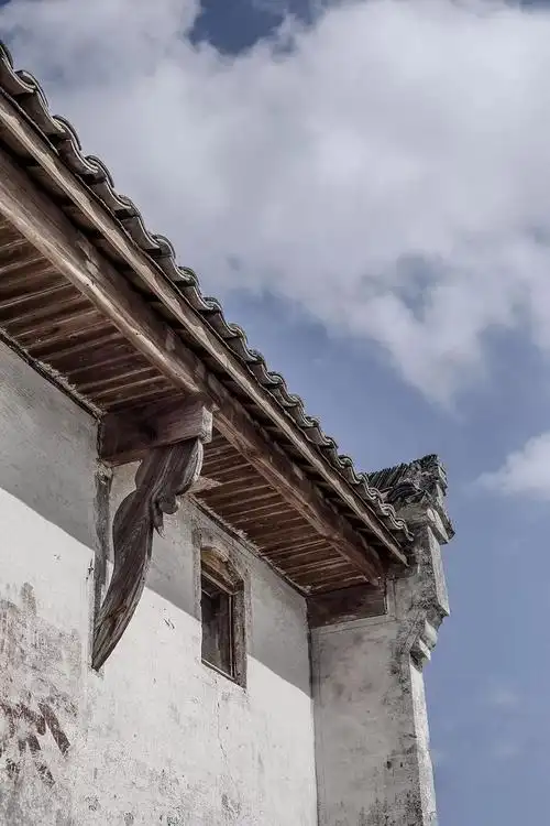 修复后入口屋檐