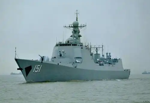 郑州号导弹驱逐舰(舷号151)2012年5月6日首次试航,2013年12月26日入役