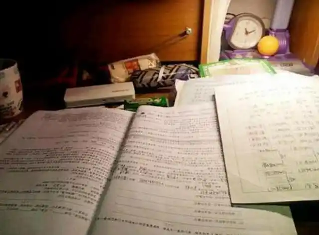 孩子做作业到凌晨,突然出事引无数人心疼,我们真该给孩子解解压