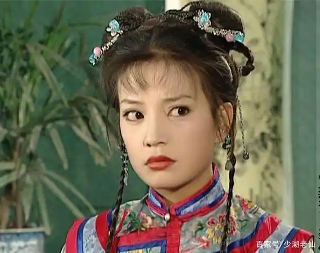 赵薇怎么了#曾经的国民小燕子赵薇,如今却被《还珠格格》除名;除恢殚