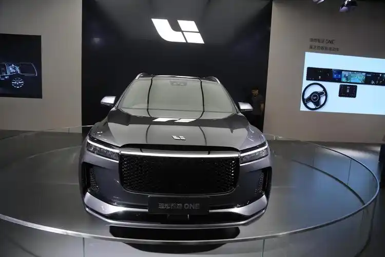 理想智造one 智能电动车,综合续航700km,车展实拍!