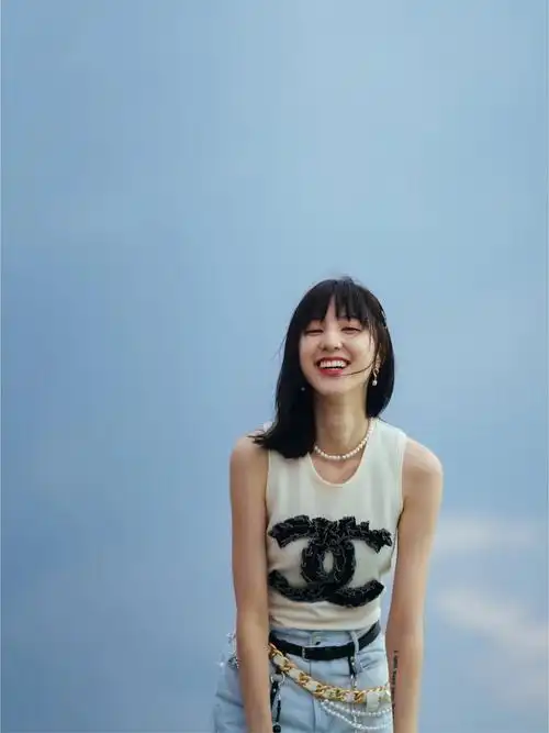 我镜头下的王悦伊小八的海边日常