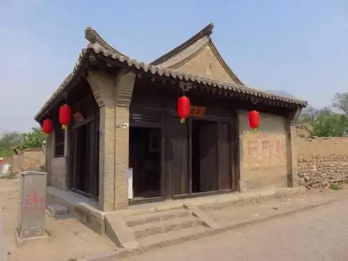 鸡鸣驿很值得去,一个保存很完好的古城驿站,不是周末去的,人不-怀来