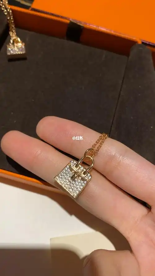 hermès爱马仕满钻包包项链