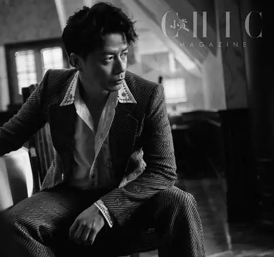 段奕宏西装绅士优雅又不失洒脱写真图片25