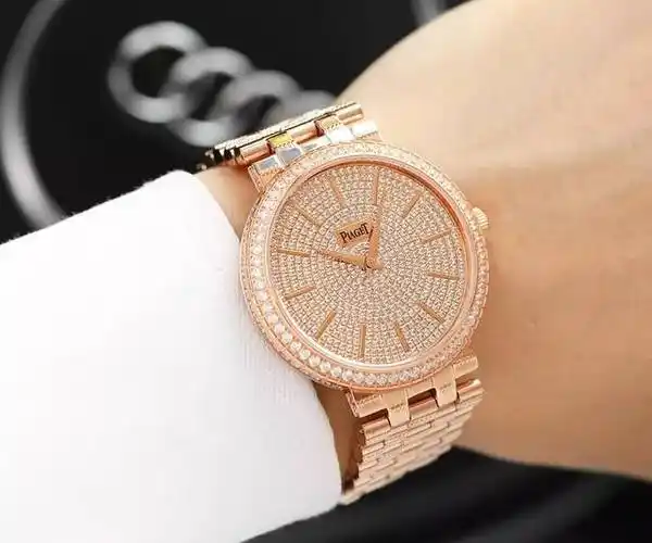 伯爵满天星系列男士腕表,价值不仅在镶满如银河般的钻石哦!