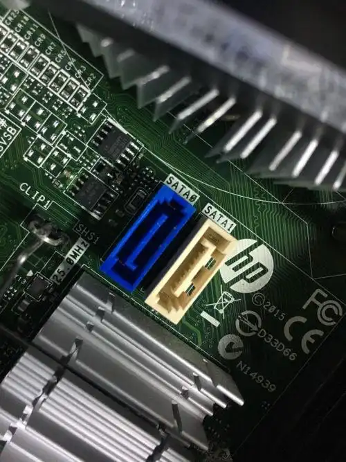 惠普主板上的sata接口,一个蓝色一个白色,怎么看哪一个是3.