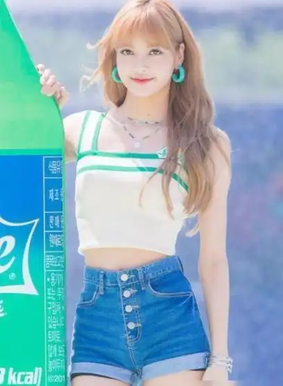 lisa的身材有多好当放大双腿后网友确定没开特效