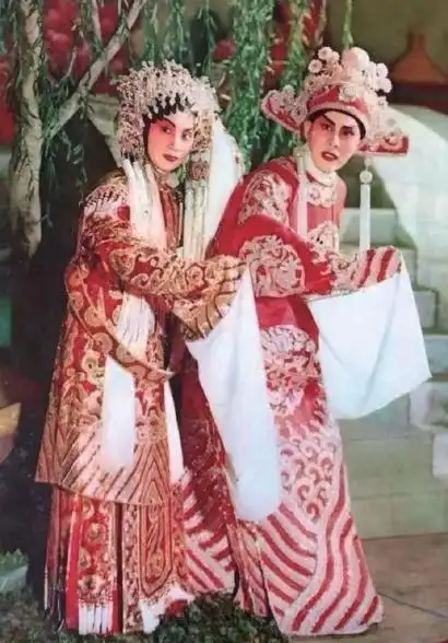 任剑辉白雪仙演出的《帝女花》是粤剧经典.