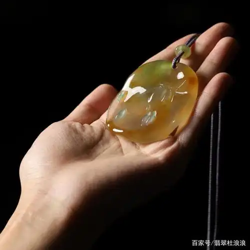 那么能让翡翠呈现出, 很"随形"的状态, 它是怎样的呢?